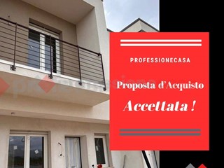 Villa bifamiliare in Vendita a Avezzano, 187'000€, 115 m²