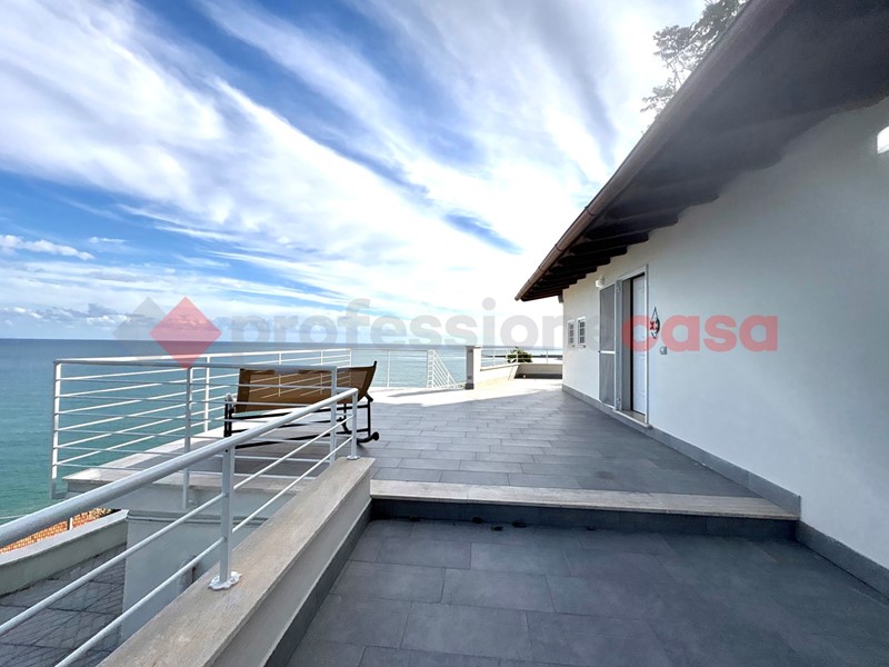 Villa in Vendita a Terracina, 435'000€, 70 m², arredato