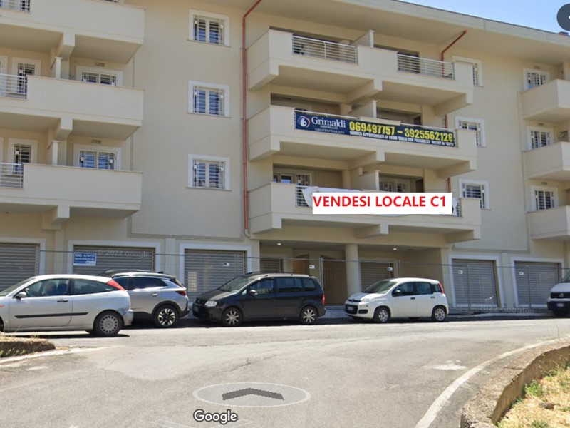 Negozio in Affitto a Velletri, 1'500€, 100 m²