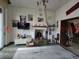 Quadrilocale in Vendita a Arezzo, 140'000€, 113 m², arredato