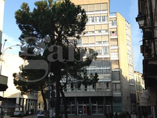 Ufficio in Affitto a Lecco, 1'500€, 190 m²