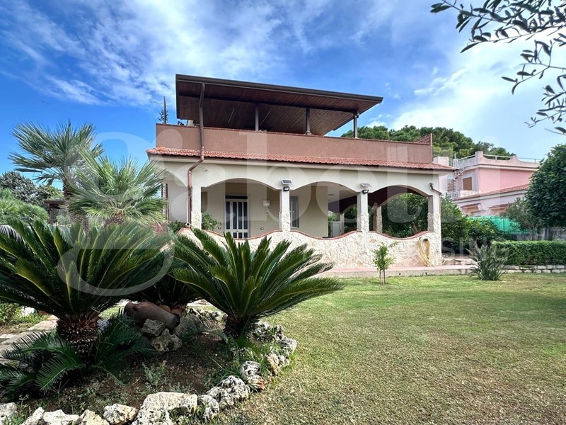 Villa in Vendita a Avola, 400'000€, 257 m²