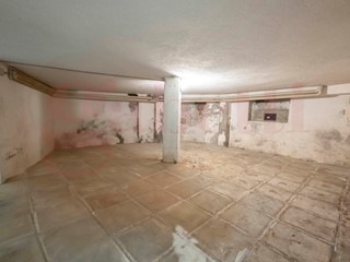 Negozio in Affitto a Torino, 3'000€, 157 m²