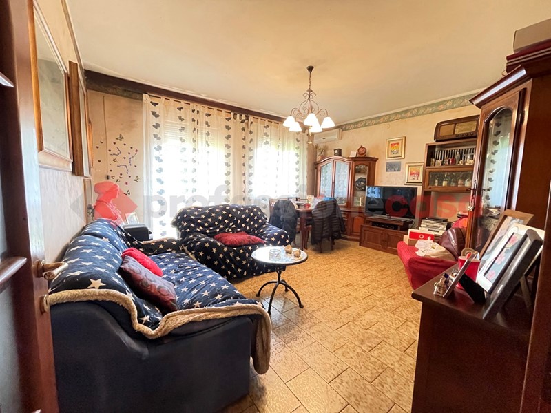 Quadrilocale in Vendita a Cesano Boscone, 180'000€, 125 m²