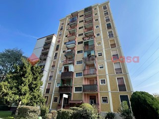 Quadrilocale in Vendita a Cesano Boscone, 180'000€, 125 m²