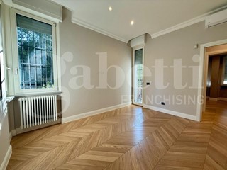 Quadrilocale in Vendita a Sesto Fiorentino, 429'000€, 110 m², arredato