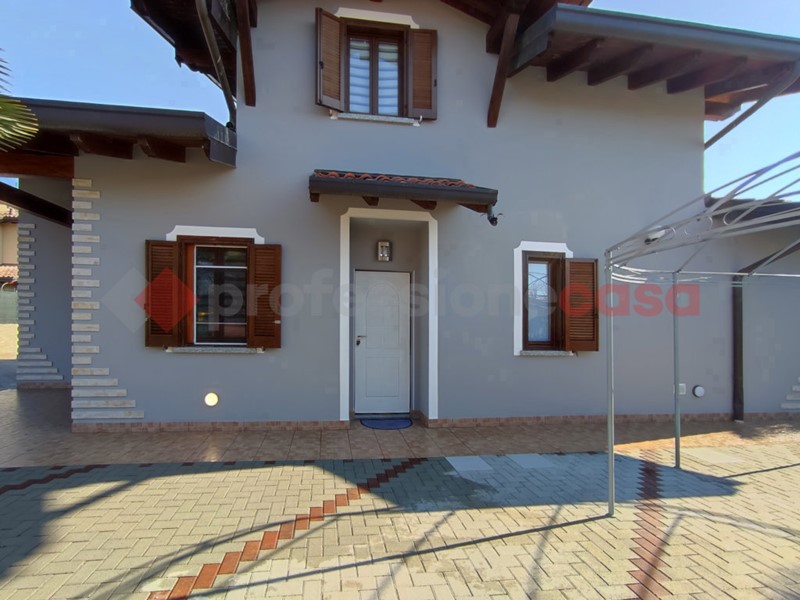 Villa in Vendita a Pombia, 250'000€, 156 m²