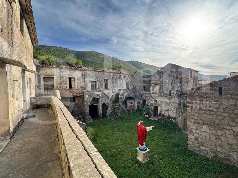 Casa Indipendente in Vendita a Giano Vetusto, 72'000€, 400 m²