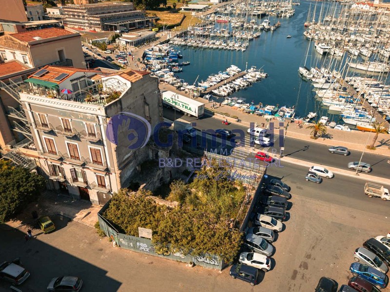 Negozio in Vendita a Palermo, 220 m²