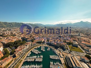 Negozio in Vendita a Palermo, 220 m²