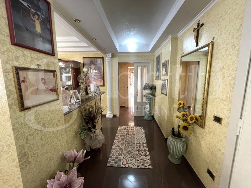 Trilocale in Vendita a Roma, 325'000&euro;, 107 m²