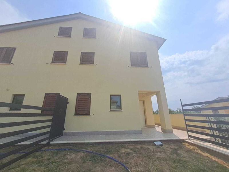 Appartamento in Vendita a Amelia, 268'000€, 180 m², con Box