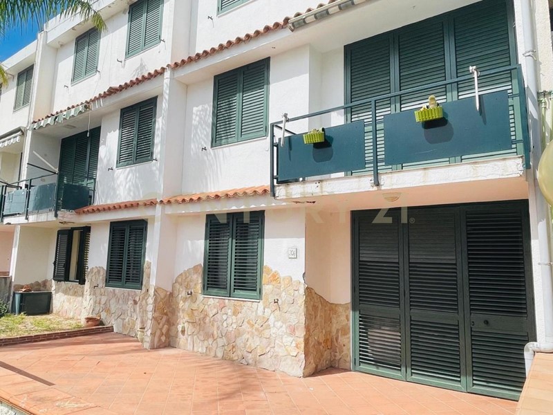 Quadrilocale in Vendita a Augusta, 87'000€, 111 m², arredato