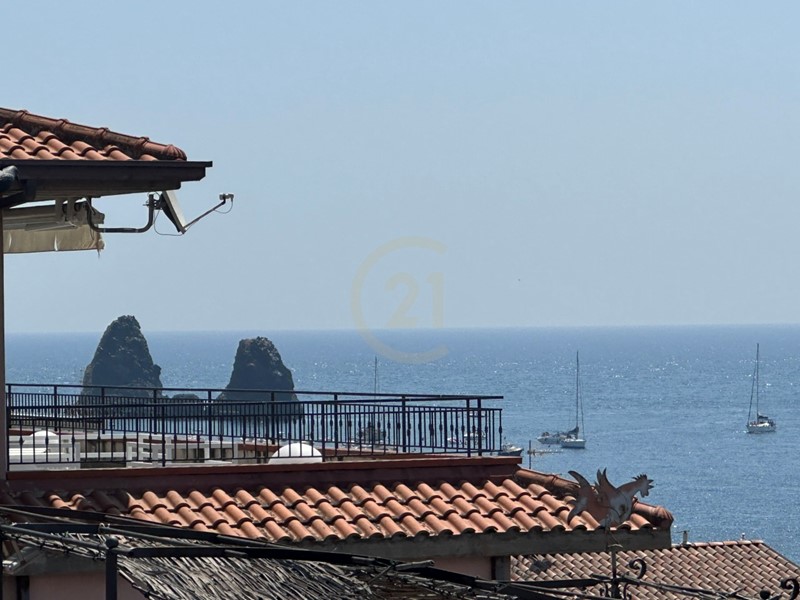 Trilocale in Vendita a Aci Castello, zona Centro, 140'000€, 65 m²