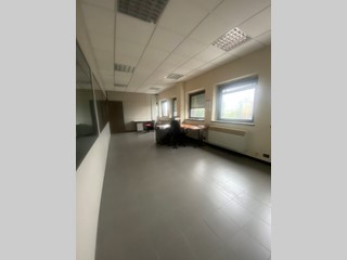 Ufficio in Affitto a Capannori, zona Marlia, 700€, 90 m²