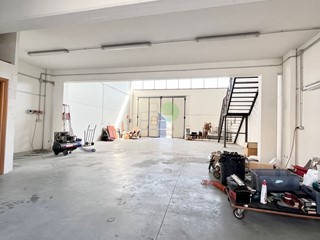 Immobile commerciale in Affitto a Livorno, zona Shangay, 1'800€, 300 m²