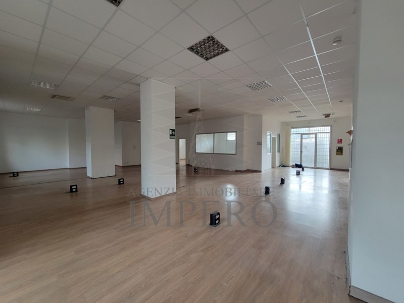 Quadrilocale in Vendita a Ventimiglia, zona Logge, 377'000€, 414 m²