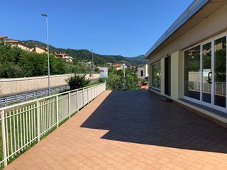 Capannone in Affitto a Vaiano, 700€, 100 m²