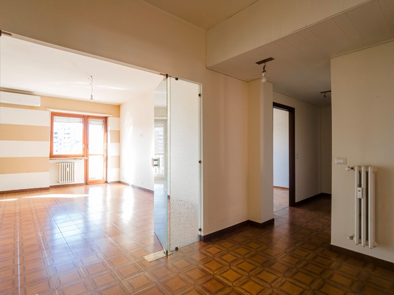 Quadrilocale in Vendita a Torino, zona Pozzo Strada, 299'000€, 147 m², con Box