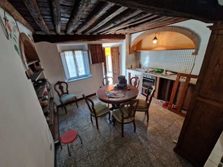 Casa Semi Indipendente in Vendita a Lucca, zona nozzano, 120'000&euro;, 65 m²
