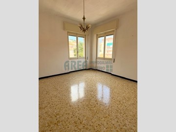 Appartamento in Vendita a Imperia, zona Oneglia, 149'000€, 100 m²