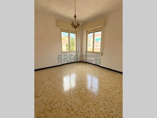 Appartamento in Vendita a Imperia, zona Oneglia, 149'000€, 100 m²