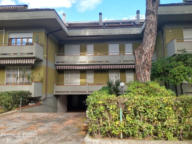 Appartamento in Vendita a Massa, zona Marina Di Massa, 290'000€, 100 m²