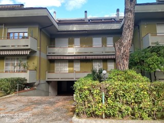 Appartamento in Vendita a Massa, zona Marina Di Massa, 290'000€, 100 m²