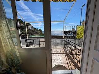 Bilocale in Vendita a Sanremo, zona Poggio, 130'000€, 38 m², arredato