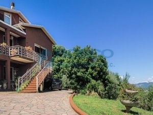 Casa Indipendente in Vendita a Arcola, zona Baccano, 340'000€, 330 m²