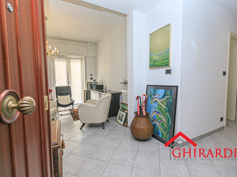Appartamento in Vendita a Genova, zona Sestri Ponente, 95'000€, 74 m²
