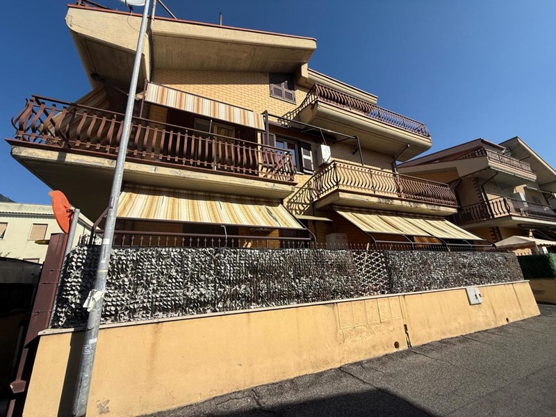 Trilocale in Vendita a Guidonia Montecelio, zona Villanova, 135'000&euro;, 80 m², con Box