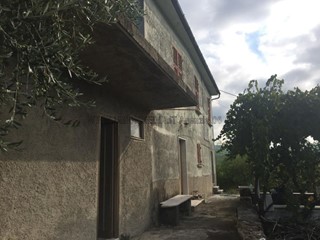 Casa Indipendente in Vendita a Vezzano Ligure, 150'000€, 190 m²