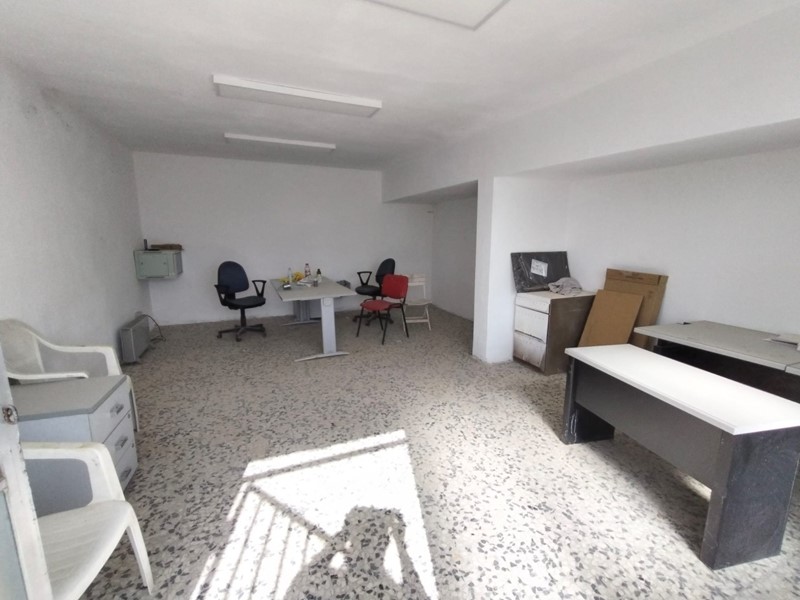Capannone in Affitto a Luni, 3'000&euro;, 500 m²
