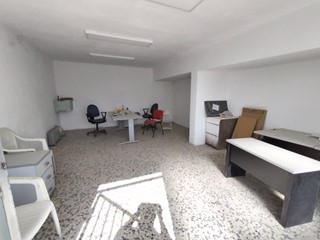 Capannone in Affitto a Luni, 3'000€, 500 m²