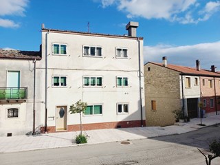 Casa Indipendente in Vendita a Castelbottaccio, 47'000€, 400 m²