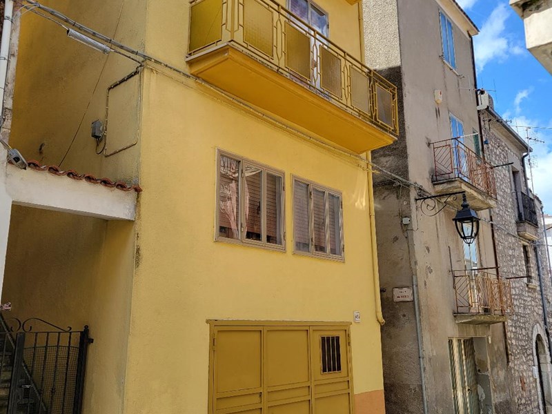 Casa Indipendente in Vendita a Monteroduni, 57'000€, 125 m², arredato