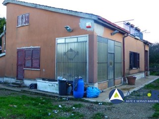 Quadrilocale in Vendita a Vignanello, 18'985€, 138 m²
