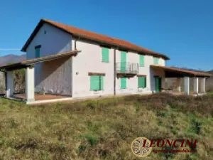 Casale in Vendita a Bagnone, 174'058€, 336 m²