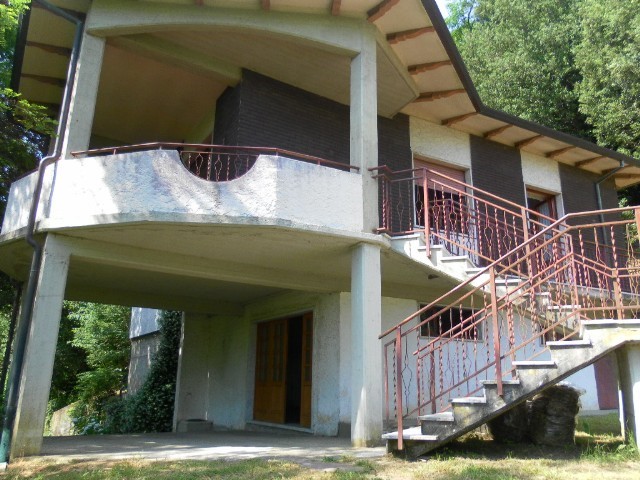 Villa in Vendita a Carrara, 350'000€, 205 m²