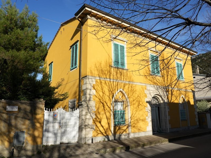 Villa in Vendita a Vicopisano, zona Uliveto Terme, 410'000€, 250 m², con Box