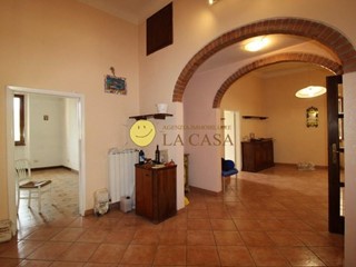 Appartamento in Vendita a Figline e Incisa Valdarno, zona Incisa, 168'000€, 115 m²