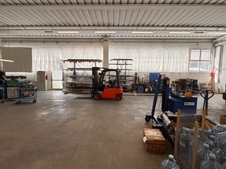 Capannone in Vendita a Ponsacco, zona Le Melorie, 250'000€, 370 m²