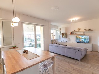 Casa Semi Indipendente in Vendita a Ponsacco, zona Le Melorie, 340'000€, 212 m², arredato