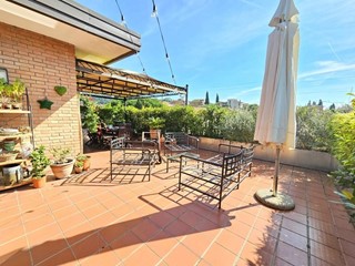 Appartamento in Vendita a Montecatini Terme, 295'000€, 135 m², arredato, con Box