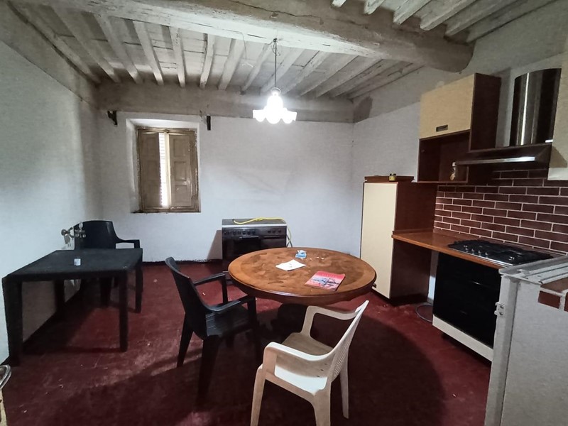 Casa Indipendente in Vendita a Capannori, zona Lunata, 135'000€, 240 m²