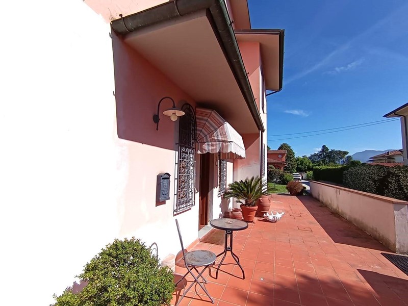 Villa in Vendita a Lucca, zona Santissima Annunziata, 380'000&euro;, 160 m²