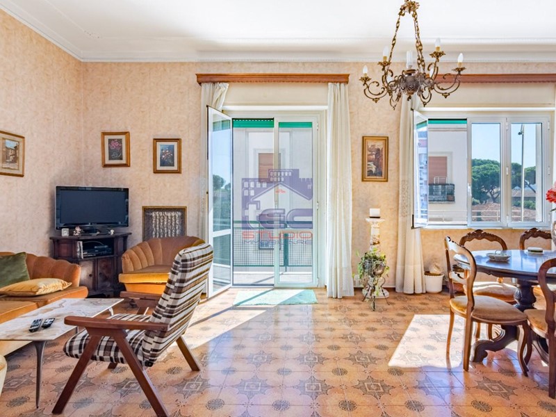 Appartamento in Vendita a Livorno, 250'000€, 120 m², con Box