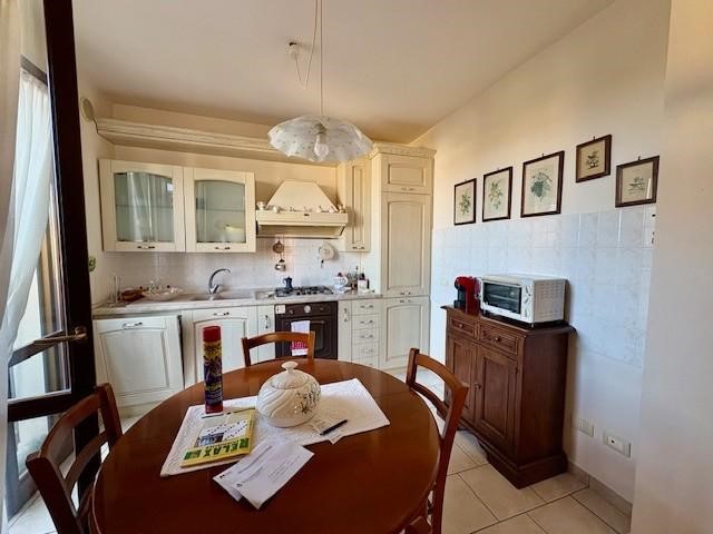 Appartamento in Vendita a Crespina Lorenzana, zona Cenaia, 229'000€, 117 m²