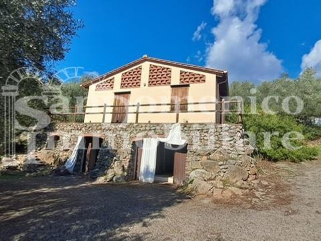 Casa di corte in Vendita a San Giuliano Terme, zona Asciano, 500'000€, 600 m², con Box